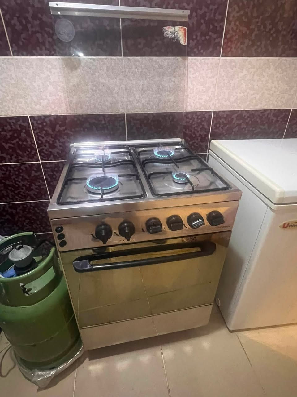 للبيع طباخ مصري ماركة فريش نضيف جدا على وضع الشركة للشراء الأتصال على *********** موجود واتساب

