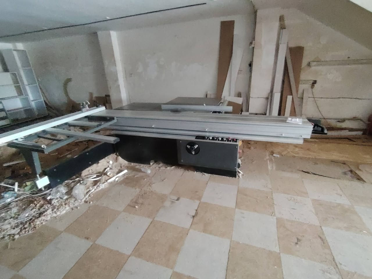 سلام عليكم معمل للبيع 5مراحل منشار 3200 قياس*********** تفاصيل اكثر واتس
