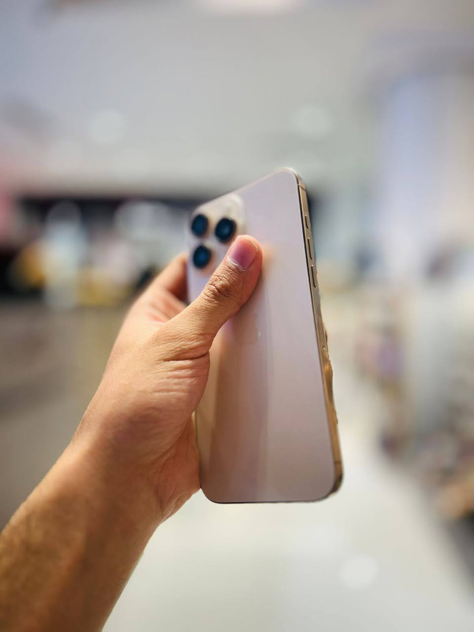 ايفون 16 برو ماكس 
جهاز جديد ومكفول من كلشي 
كله شغال فيس ايدي شغال 
فقط مستبدل شاشاه 
نموذج m 
ذاكره 256
بطاريه 85
اتصال او واتساب 
***********
مكاني حله او مراوس 
سعر 950
