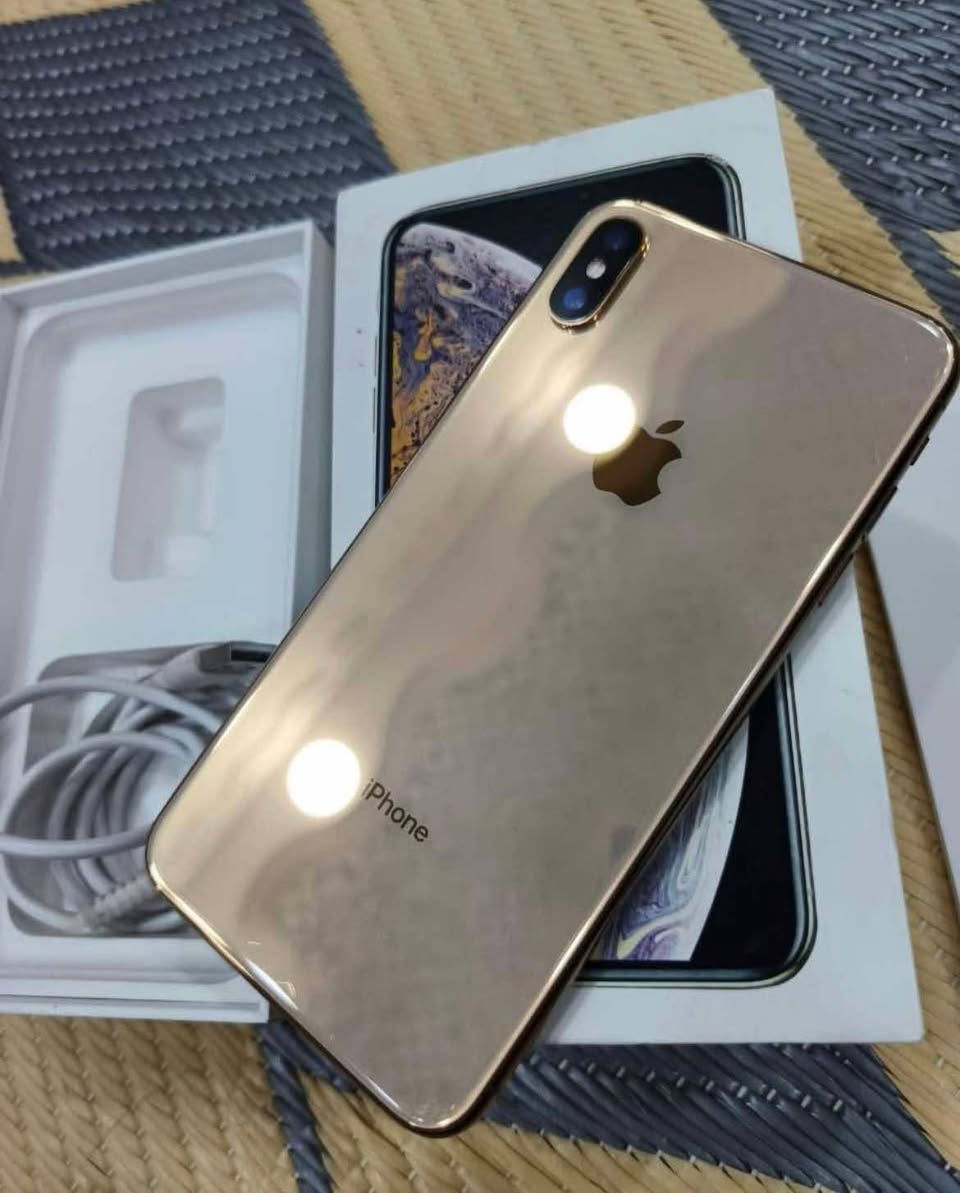 السلام عليكم ايفون اكس ماكس كلشي ما بي للبيع  السعر 200الف وبي مجال  او مراوس مكاني بغداد الغزالية هاذة رقمي ***********
