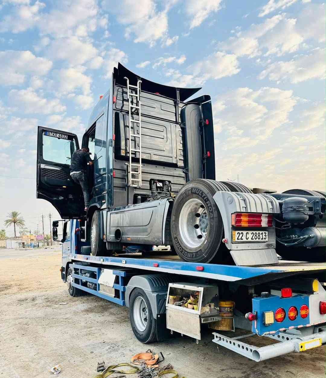 كرين سطحية لنقل السيارات الحديثه و العاطله و المضروبة داخل النجف وخارج النجف على مدار 24 ساعة (***********)

