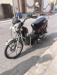 هارلي لبيع موديل 23 بطاريات عشره يقرن ونص كهربائيات كلها شغاله اي نقص ...