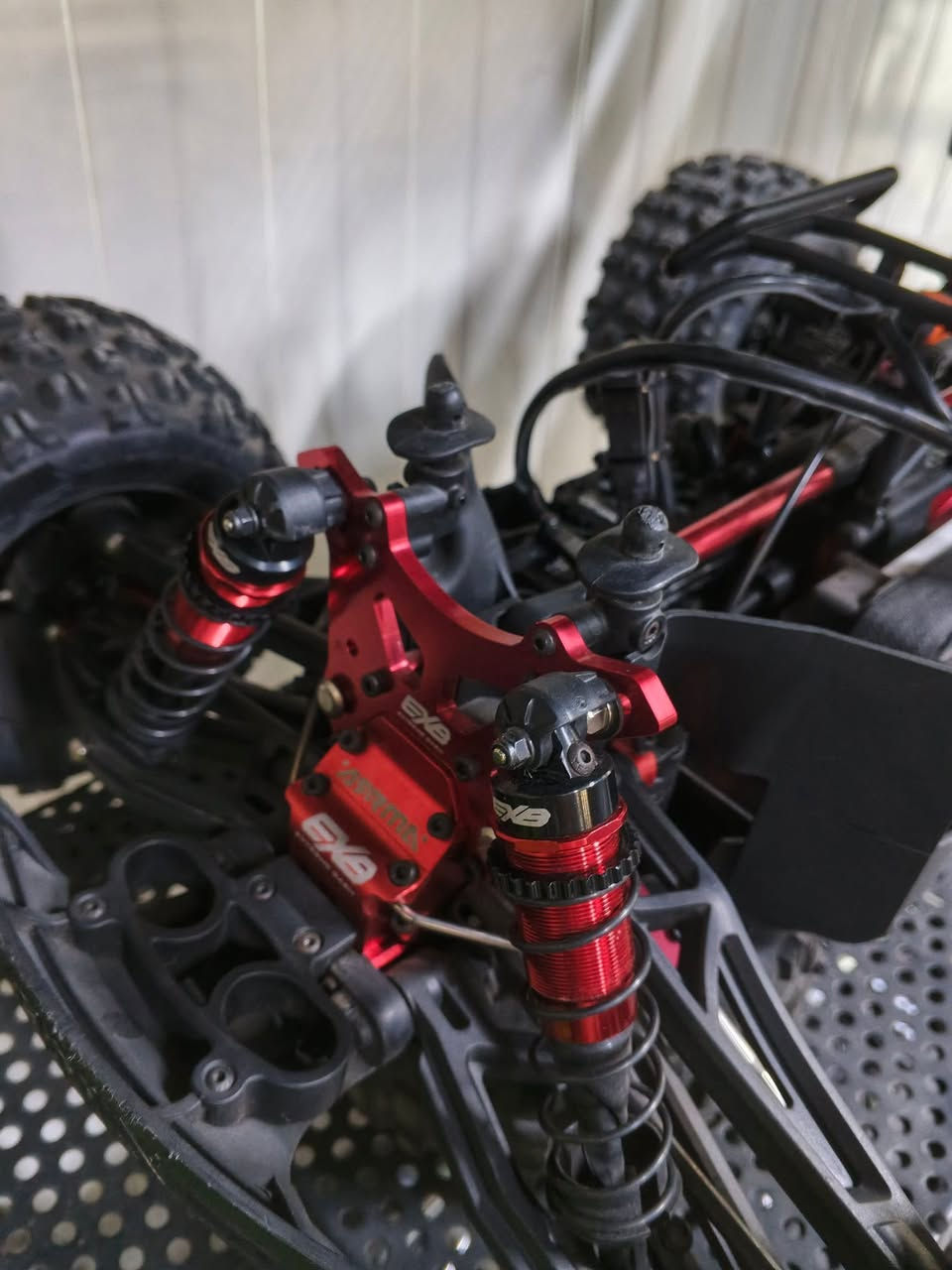 السلام عليكم للبيع arrma kraton 6s 1/8exb استخدام قليل السعر 700دولار


**إذا كنت صاحب هذا الإعلان وتريد حذفه لأي سبب، رجاءا أرسل رسالة إلى الدعم الفني**