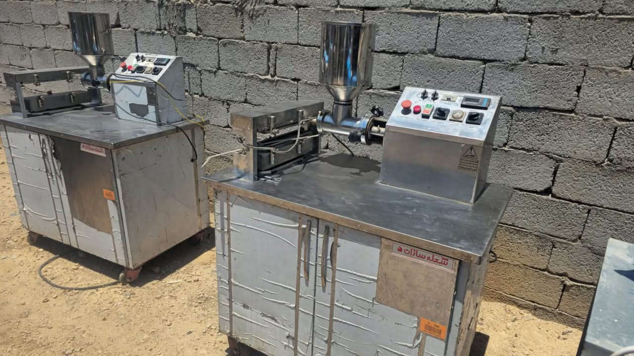 السلام عليكم اغراض   شواء مستخدمه  استخدام. سنه واحده فقط  لحسينيه  
كما موضحه في الصوره للبيع  
للاستفسار التواصل على الرقم ***********
