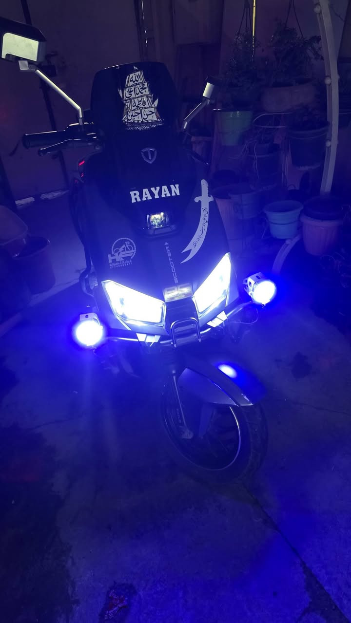سلام عليكم 
دراجه شحن (صاعقه الريان) جيده صالي 3 اشهر من مشتره موجود الوصل وياها دراجه 6 بطاريات مسطره  الدراجه مدرعه سعره مليون و150 وبيه مجال  مكاني بغداد كراده رقمي ***********
