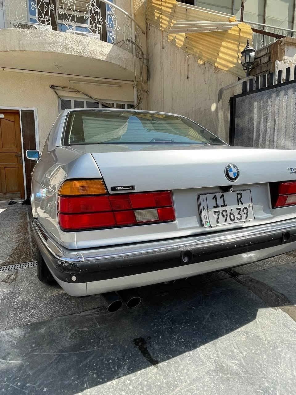 السعر في الاخير 🌹 
بي ام 735 موديل 92 كلها عل بلاد 
-كشنات جلد كهرباء حتى التجاوي كهرباء
-شاشة قلاب تدعم كار بلي وكاميرا خلفية اصلية
-سستم صوت 8 سماعات 
-محرك كير جدد حاوية من كصة زيرو
-كلج مروحة جديد 
-منظومة تبريد جديدة شرط ثلج 
-كهربائيات كلها شغاله 
-دبل جام 
-دبل ايرباك
-كومبيوتر شغال
-ايرفلو بلاد 
-سفايف ابواب بلاد مو تجاري 
-سلايد 
-منظومة مي كلها جديدة من راديتر وجوينات وولف اصلي انسى الحماوة 
-مروحة كهربائية بلاد 
-سنترلوك وتصعيد جام بلاد وية جوزة الباب 
-دبل جكمجة 
-دشبول كلة شغال اي تحذير يطيك اشعار 
-منظومة بانزين من الفيت بمب وصوندات و مبخرة بانزين ونوزلات وايرفلو كلة جديد واصلي 
-منظومة هوة من ايسي وفلاتر وجوينات الهوة كلة اصلي 
-ادامة كاملة من الدعامية للداعمية من دجة كير اكسل ومحرك 
السيارة برغي تجاري مابيها كلة اصلي 
-صدر امامي كامل من قاعدة الدبل الى البولبرن الى الدسكات كلة اصلي وجديد 
-بور سترين جديد 

السيارة جديدة وناعمه كلش ومابيها برغي تجاري و مسويلها عازل صوت وحرارة يعني صوت شارع ماكو وبل عافيه عل ياخذها
سعرها 98$ (ورقة) 
وبيها مجال  لان مكلفتني اكثر والصور تحكم ونفس الحقيقة
كلشي اكو بل سوك لا تكسر بحلال العالم اترك اثر طيب اذا معجبك السعر 🌹 
***********
