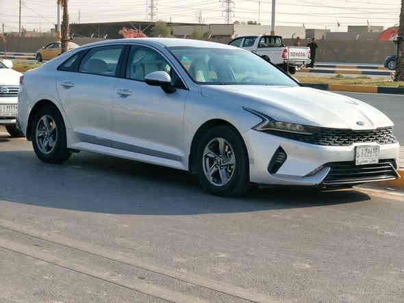 للبيع كي فايف خليجي 21  بيع مراوس
بيها بنيد بدون عابر جاهزه من كلشي شرط 
محرك 2000  ماشيه 180  السياره جديده شرط النظافه 
السعر 172 بي مجال 
***********
