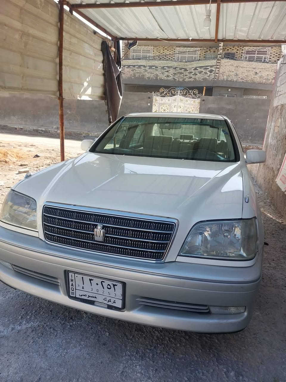 السلام عليكم ملكه دكمتين كرستال خضراوي موديل 2002
السياره مدفوع كمركه وقرصه موجود باقي بس الرقم 
رقم كركوك 
السياره ديفور صغير 
السياره كفاله عامله من فتح برغي وصبغ كله وضع شركه 
بس بيه ربع مبدل الميعرف الربع يعني البدنه الي تكعد عليه الراديترات واللايتات 
السعر ب120 
*********** النجف, العراق
