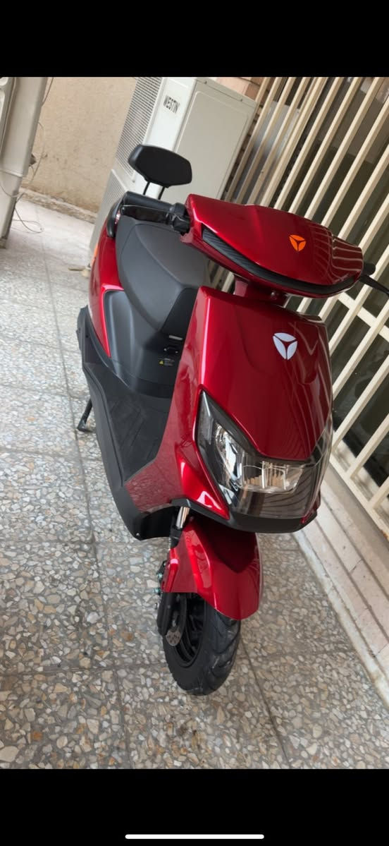Yadea rn. 2026 
 مشتريها وكاله والعقد موجود 

ست بطاريات كرافين حالها حال الليثيوم بالقوه 
نشطه الدراجه وخير من الله 

ماشيه 1800
تحت الضمان سنتين او عشرين الف كيلو 
بعدها مابيها اي اعطال او مشاكل 

دبل بصمه 
تشغيل عن بعد 
دبل سويج 
صندوك جبير 
شخوط خفيفه 

لونن المميزززز ماروني او دم الغزال ابو شذره 
بريك دسك امامي 
وبنز خلفي 

تمشي 50KMبالشحنه الوحده 

دراجه استخدام منزلي ومابيها مشاكل ومحافض عليها 

مكاني كراده *********** واتس او ماسنجر
