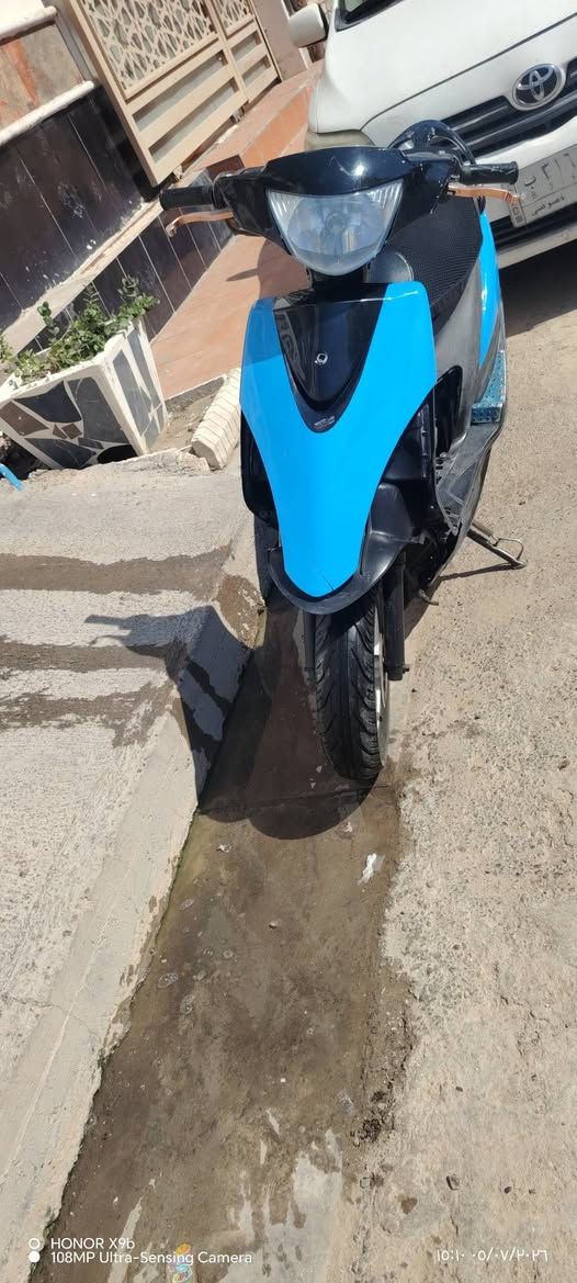 السلام عليكم دراجه ماكس للبيع المكينه جديده و ما مفتوحه و الوياله نضيفه الدراجه سلف ما بيهه هندر كيج سرعه كيج بانزين شغالات للاستفسارالرقم***********
