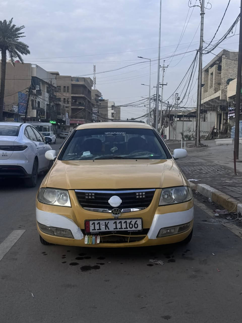 نيسان سني ٢٠١٢ قبغ ابيض 
رقم مكرر 
بيه طختين  جاملغ عكس السائق 
باب خلف السائق
***********
مكاني الاعظميه باسمي مصفره هيئه وغرامه  سنويه هزه جديده 
السعر 88 بيه مجال قليلل حك الجيه
كير مكينه تبريد صدر ترايك للبصره 
محرك ناعم وحلو جاهزه مجهزه شغل وللشارع كبل بدون اي نقص
