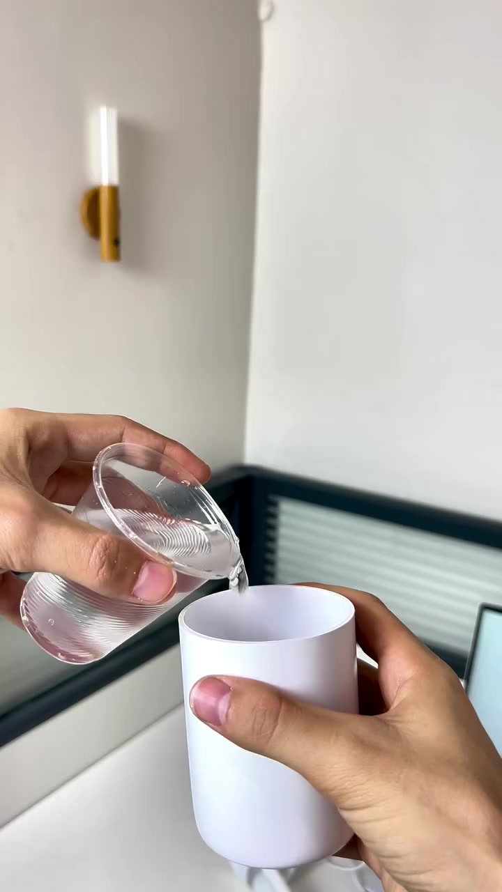 السلام عليكم ❤️ 

معطر ومرطب جو. ☁️

يوفر لك تجربة انتعاش وترطيب مثالية داخل السيارة أو في أي مكان مغلق

يتميز برذاذ ناعم وصامت مع إضاءة LED جذابة، مما يضيف لمسة هادئة ومريحة للأجواء.

مثالي لترطيب الجو، إزالة الروائح الكريهة، وتحسين جودة الهواء داخل السيارة أو المكتب.

السعر: 10 آلاف 🔥

توصيل ⚡ بغداد 3 آلاف محافظات 5 آلاف


**إذا كنت صاحب هذا الإعلان وتريد حذفه لأي سبب، رجاءا أرسل رسالة إلى الدعم الفني**