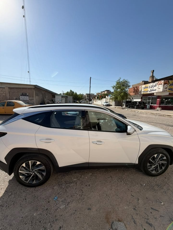 🚗 هيونداي توسان 2024 (وارد خليجي) للبيع 🚗

* الموديل: 2024 (وارد خليجي).

 * المسافة المقطوعة: ماشيه 39000كم.

 * نوع السقف: سقف حديد (قمارة حديد - بدون فتحة).

 * المحرك والجير: محرك 2.0 لتر، جير أوتوماتيك.

 * المواصفات والتقنيات: شاشة لمس، كاميرا خلفية، حساسات، أوتو هولد (Auto Hold)، فرامل يد إلكترونية، مثبت سرعة، تحكم مقود.

 * المواصفات الخارجية والداخلية: جنوط ألمنيوم، إضاءة LED نهارية، مقاعد مخمل، تكييف خلفي مركزي.

 * الأمان: ايرباجات، فرامل ABS، نظام مانع الانزلاق (ESP).

💵 السعر: 194 ورقة

مكاني بغداد

📞 للتواصل (واتساب): ***********
