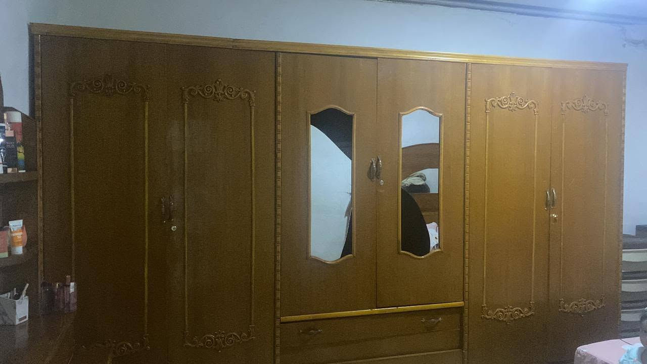 غرفه عراقيه سعرها مناسب مكانها بدياله ست قطع اللي يحب يتواصل وياه على هذا الرقم***********
