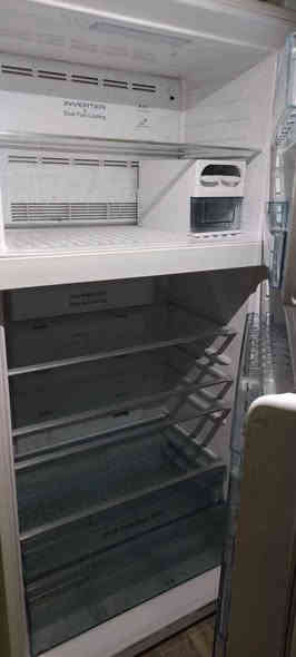 ثلاجة ماركة هيتاشي حجم كبير ماطور شغال فقط نقص منها غاز سعره 375 الف دينار مع مجال بسيط
للاسفسار 
0750 742 0020 أربيل
