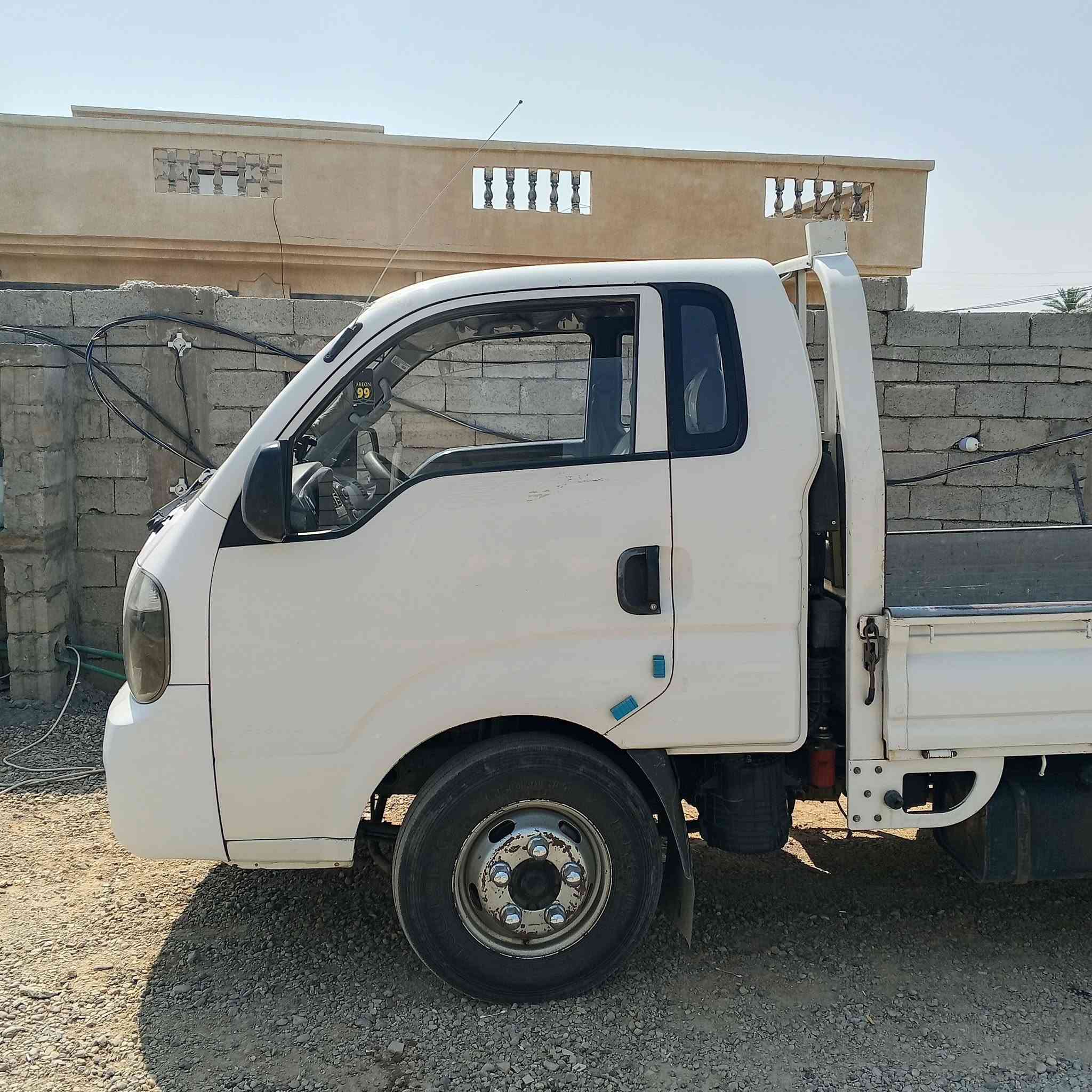 من رخصه الاداره كيا فحل موديل 18 رقم بغداد سياره نضيفه بيه شخوط بصفحه بصيطه مدرشمه جديد باتري جديد رقم الهاتف *********** السعر 132 ورقه

