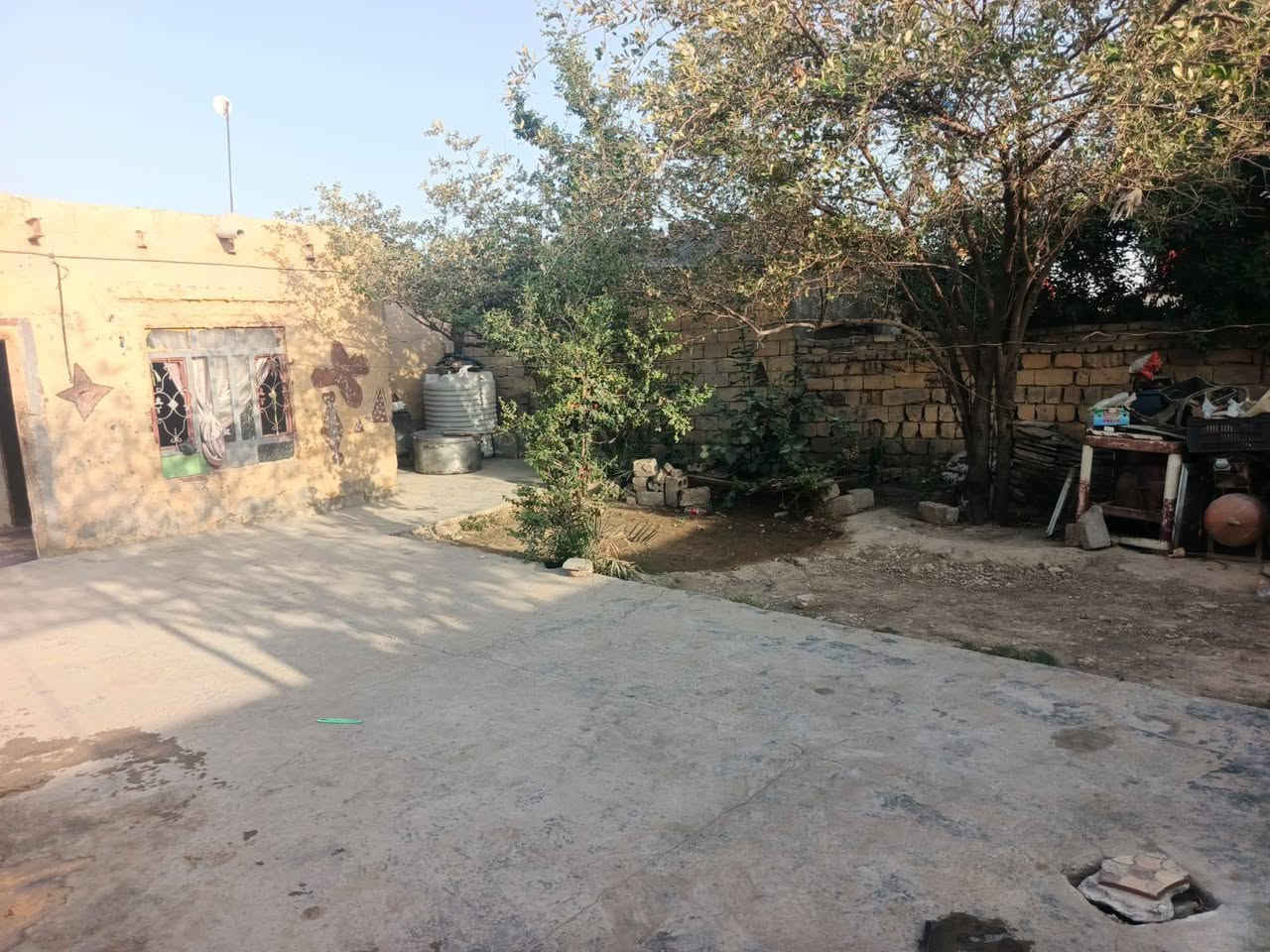 دار للبيع مساحه  300م
عنوان حي الاصدقاء قرب مدرسه وقف اشيعي 
الاستفسار 
***********
