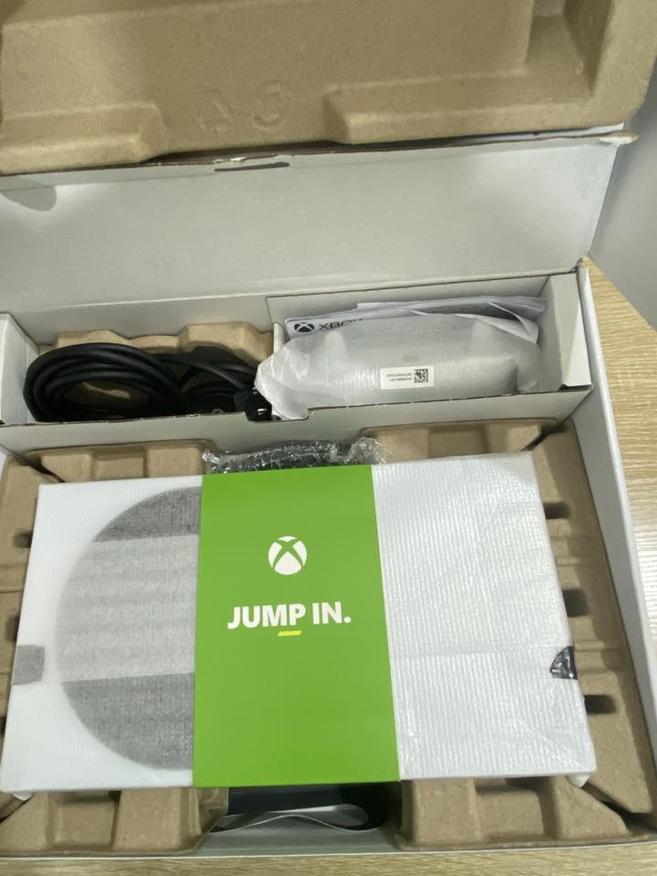 XBOX SERIES .S 512GB SSD 120FPS 
هارد خارجي ADATA 2TB HDD 
لاستفسار والاتصال ***********
الجهاز نضيف 100/100 استخدام شهر لوك ستيكر  
لايوجدتوصيل تجي تفحص وتأخذه 
الموقع البصرة الآمن الداخلي 
السعر 400الف
