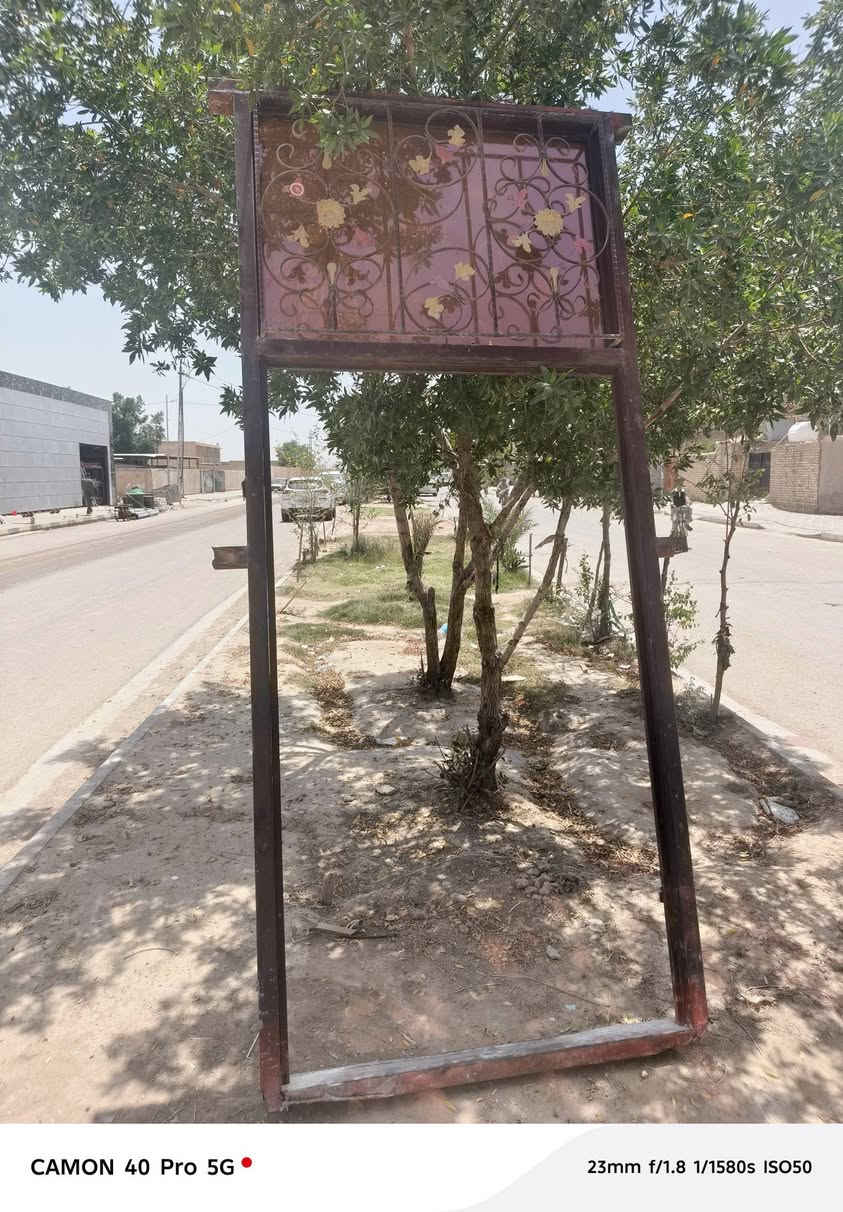 سلام عليكم
⭕ متاح للبيع 

الباب عرضه 125 وطوله 295
شباك عرضه 185 وطوله 250

📞 الاتصال ***********
