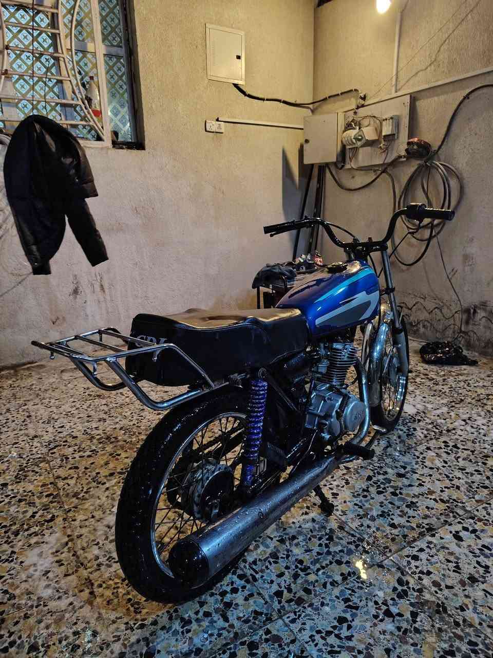 سلام عليكم شباب عندي دراجه لبيع دراجه حلوه ونضيفه الدراجه نامه شلامجه مكينه خرسه شلعه تاكل الكاع والمعدل ونعومه سعر ٣٢٥ وبيه مجال قليل كلش مكاني تنومه صالحيه رقم ***********
