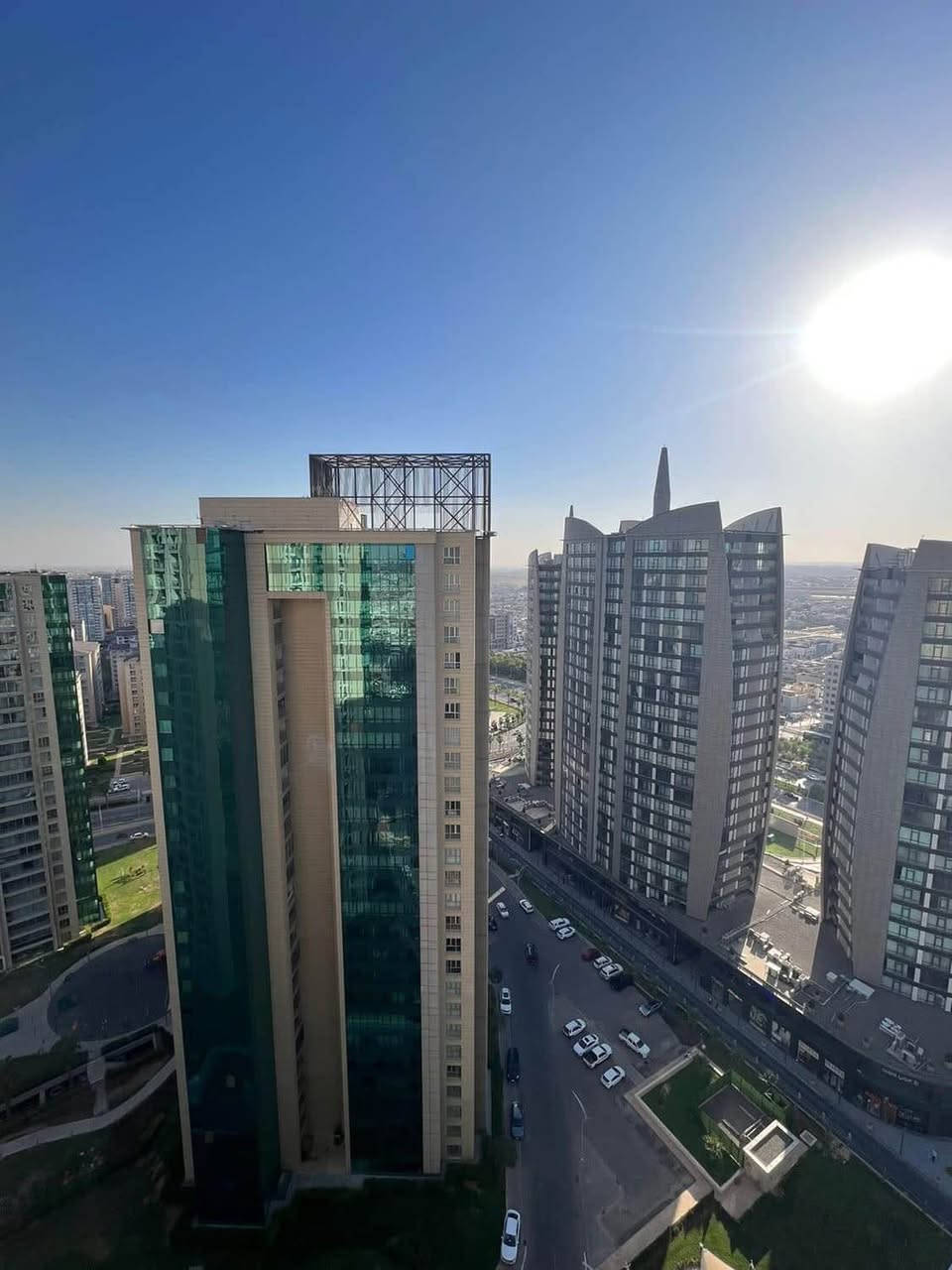 عندنا عروضات مناسب للبيع في احلا اجمل مشروع  في اربيل مشروع ذهبي ( امپاير وينگ ) مشروع ذهبي استيديو 
غرفة صالة 
ثلاث غرف 
ملاحظة // اذا عندك الامكانية او تريد تأخد عقار للستثمار او للسكن اصل بينا شكراً
📞☎️ 0750 386 1964 whastup أربيل, العراق
