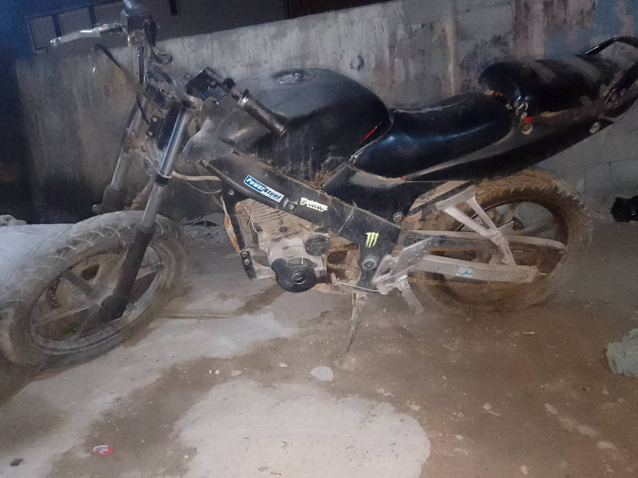 سلام عليكم دراجه سي بي ار بطح محور محرك ايراني موديل2025نازل بل2026دراجه نضيفه نقصه يده مال الكلج او نقصه نفخ تاير ولسلف نقصه بس باتري ويشتغل دراجه نضيفه رايده250 مكاني بغداد الاسكان ***********
