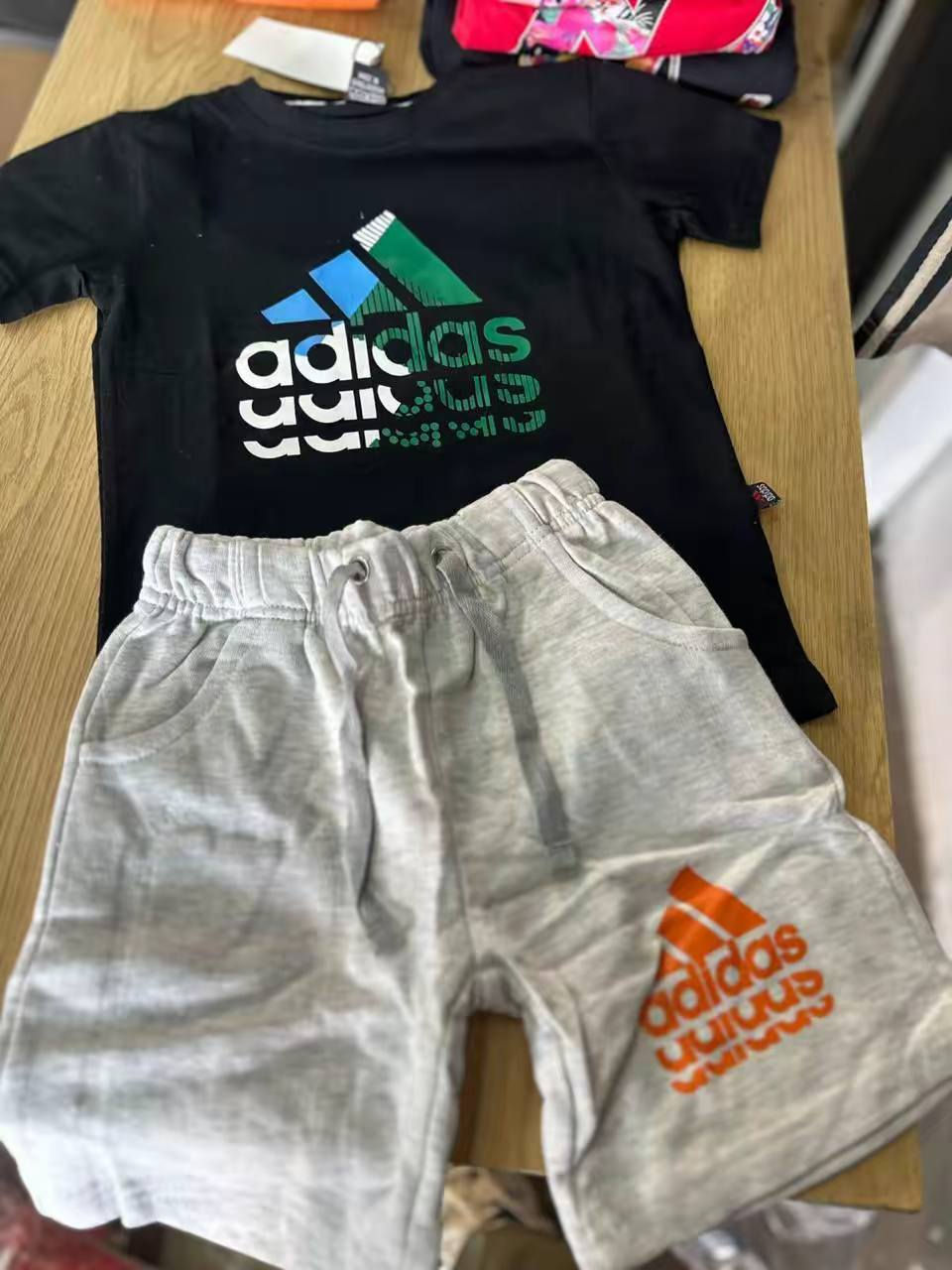 متوفر جملة بات بات خامة ناعمة قطتيه 100^ باركود 
اعمار من ٤ الى ١٢ سنه 
سعر القطعه  الفين ونص فقط جملة
تواصل على الرقم  ***********
