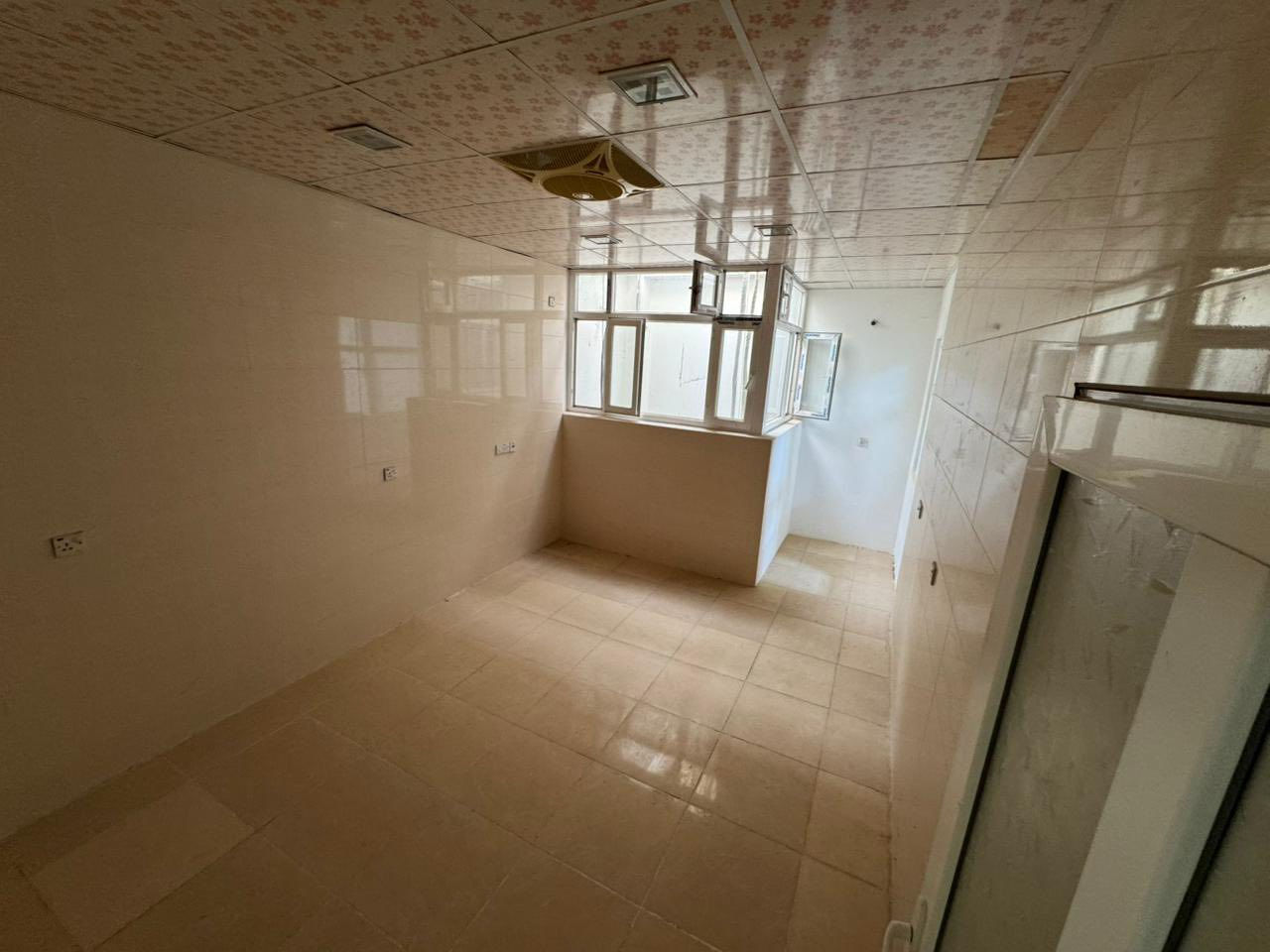 🔴🟣⚪️ 📢اعـــــلان……📣مــن مــكتــب آرام للعــقار………..#جاهز #للسكن يصلح للعيادات او المكاتب
 شـقـتـيـن   لــــلإيـــجـــار داخـل السوق بشارع المصرف     ……………
تفاصيل الشقة مطبخ و غرفة نوم و صالة مع صحيات مشتركة سقف ثانوي كاشي بناء حديث و الشقة كلش نظيفة مثل ما واضح بصورة ثنينهم نفس مواصفات بس الشقة الاولى بيها بلكون ع شارع مصرف 🔸 

🔴 السعر :  250 الف ديناراً

‏💡🆕اسرع وتـواصـل معنا واعـرض عـقارك وانت مرتاح للـبـيع او لـلايجــار 👨🏻‍💻في كـافـة مـنـاطـق خـانــقـيــن🌎

نـسـتـقـبـل جمـيـع عـروضـاتـكـم 🆒
.....................................
لـلاسـتـفـسـار اكـثـر مراجعة مـكـتــب آرام للــعقــار فـي الـمزرعـة خلــف جـامـع الهـدايـة 📍

او الاتـصـال على الارقام التاليه او ارسال رساله للصفحة ✉️

📞____*********** 📞
