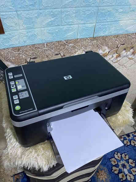 السلام وعليكم طابعهhp جديده شخط مابيها بكارتون السعر 100 وبيها مجال للستفسار مراسله الصفحه او الاتصال ***********
