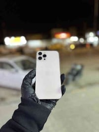 12 برو ماكس  بطارية 100  ذاكره 256  ماستر A/AA  نضافه فول  مبدل شاشه و...