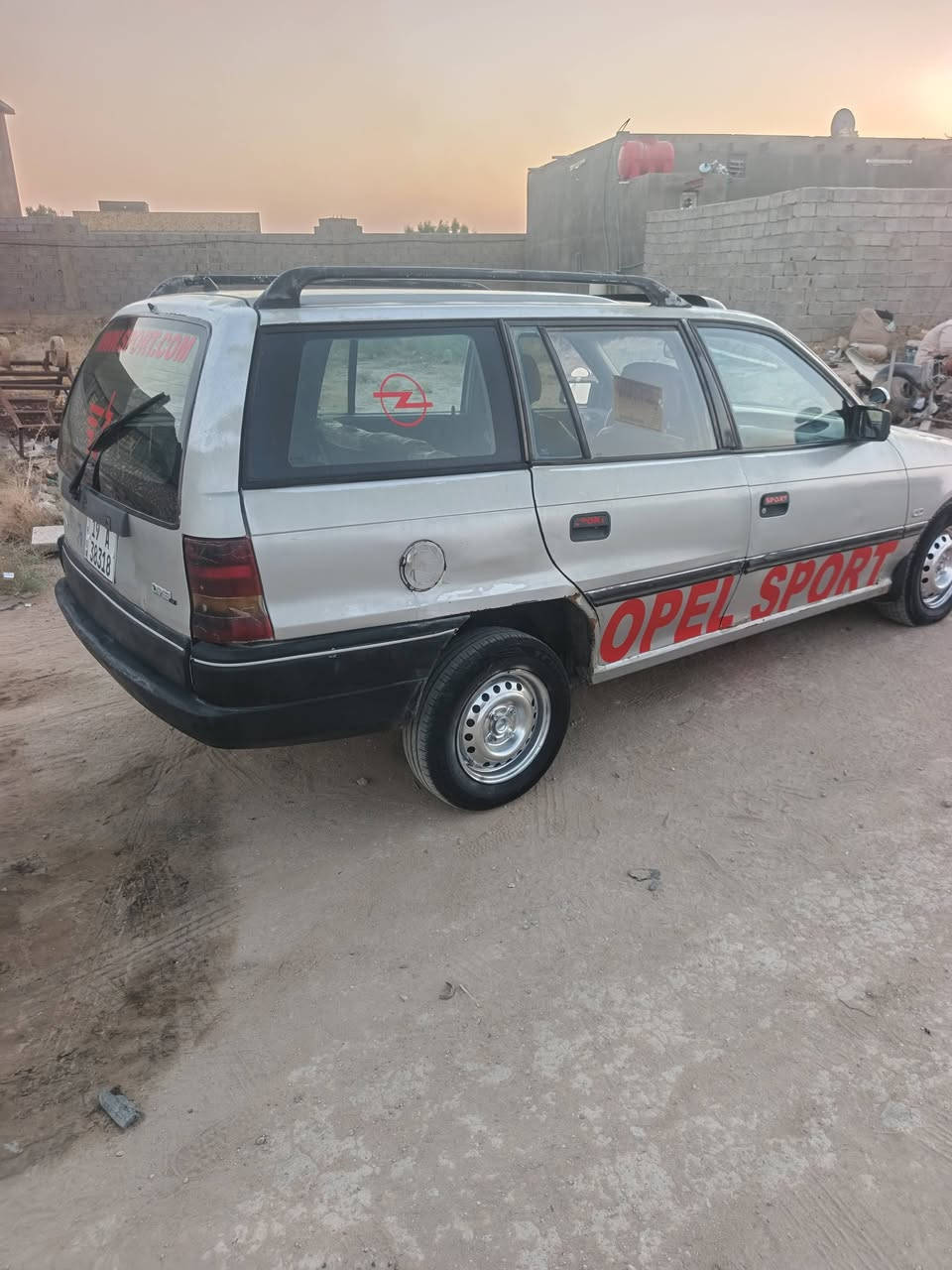 للبيع اوبل استرا موديل 92 رقم كربلاء دولي باسمي محرك وكير جدا حجم 16 بخاخ تخم تاير جديد حداديه جديده كهربائيات كلها شغاله دواخل حلوه السعر 26 ورقه وبيها مجال مكان الحله اتصال على هذا الرقم*********** غير اتواجد على الفيس
