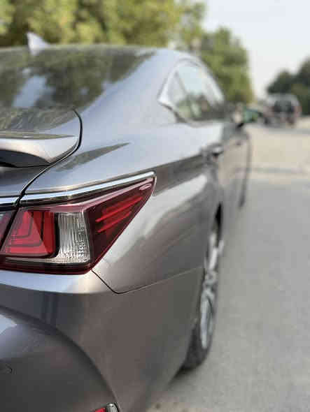 Es300h
2021
هايبرد وبانزين
رقم بغداد
ضربه امامية خفيفة جدا
  مكفولة من الصبغ وبدون ايرباك وبدون دواخل وبدون شواصي
مبدل بيها فقط لايتات ودعامية والشباك
حادث موجود مع الصور
رقم شاصي مرفق ايضا بلصور
ماشية ١٢٠ الف كيلو
سيارة جديدا جدا
كامله بدون اي نواقص
مواصفات فول
سلايت
شاشة كبيرة 
تبريد وتدفئة كشن
داخل لونين
رادار امامي وجانبي وخلفي
لايت ٣ فصوص
حساس ٣٦٠ درجة
كاميرا خلفية
ماوس تحكم
تبريد خلفي
كشنات جلد وتحكمات كهرباء
صندوق كهرباء
سيدس ٦ قرص
Carplay
هواي مواصفات بيها بعد
تحويل ثاني يوم
مكانهة بغداد حي الجامعة
***********
السعر
260 ورقة
