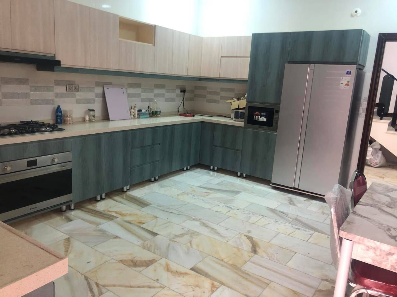 سلام عليكم  بيت للبيع  مساحة البيت 220طابو صرف في حي الضباط ثاني بيت  عن الشارع 80 موقع مميز جدا و منطقه راقيه جدا و سند  مستقل للستفسار الاتصال على الرقم ***********
