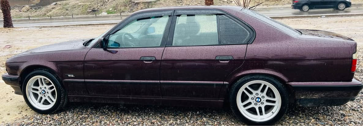 bmw 
موديل 95 بيها تعديلات معجون بدون دعم 
مكينه بيها بخار كير اوتو تدفيه تبريد 
للاستفسار اكثر اتصل *********** دهوك, العراق
