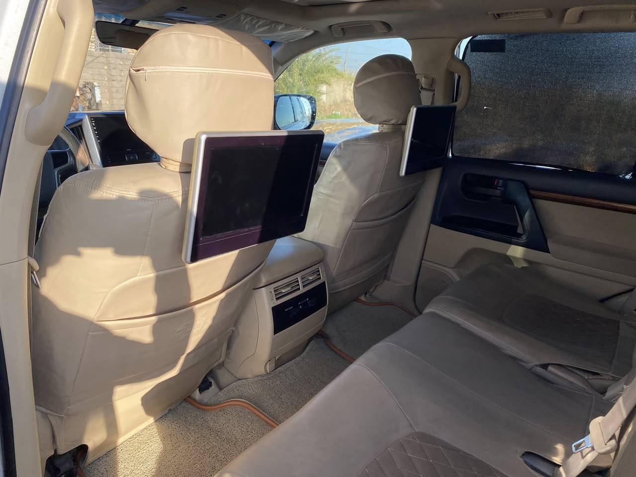 سلام عليكم لاندكروز 2016رقم أربيل بسمي مداور ثاني يوم  السياره مكفول كفاله عامه ماشيه190الف تخم تاير جديد سياره فول مواصفات المكان السماوه قضاء الرميثه السعر اتصل***********
