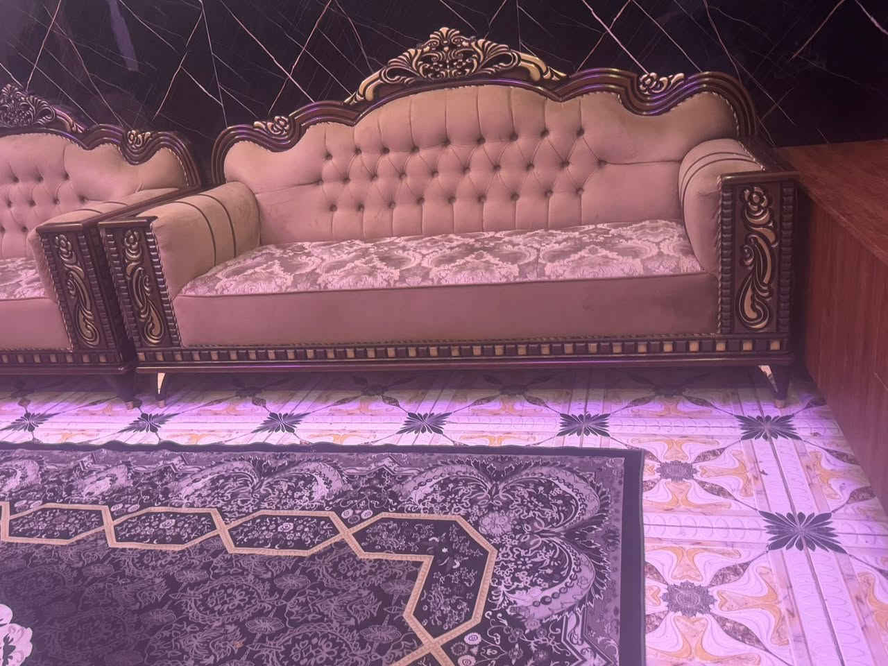 تخم عشره مقعد بعده تكمه كلش نضيف ستخدام ٥ اشهر فقط ماخذي مليون ونص  للبيع هسه 800 ***********عنوان بغداد الغدير

