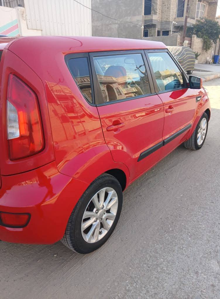 السلام عليكم 
كيا صول وارد امريكي موديل 13
محرك Gdi 1600
تبريد تدفئة 
دواخل جلد 
تخم تايرات جدد
باتري جديد 
مصفره من الغرامات 
هزة جديدة 
السعر 95 وبيها مجال 
رقمها ومكانها واسط سيارة جاهزة من كلشي  ما تخسر عليها ربع
للاستفسار مراسلة خاص أو الاتصال   ***********
