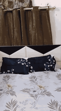 غرفة اخشاب كاملة السعر 400 الف وبيها مجال
رقم التلفون ***********
