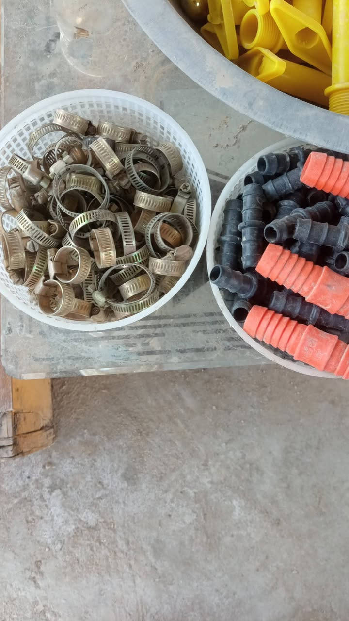 سلام عليكم غراض انشائيه جمله العدد الموجود 10تالاف قطعه سعر القطعه 600دينار العنوان القاسم موجود واتساب ***********
