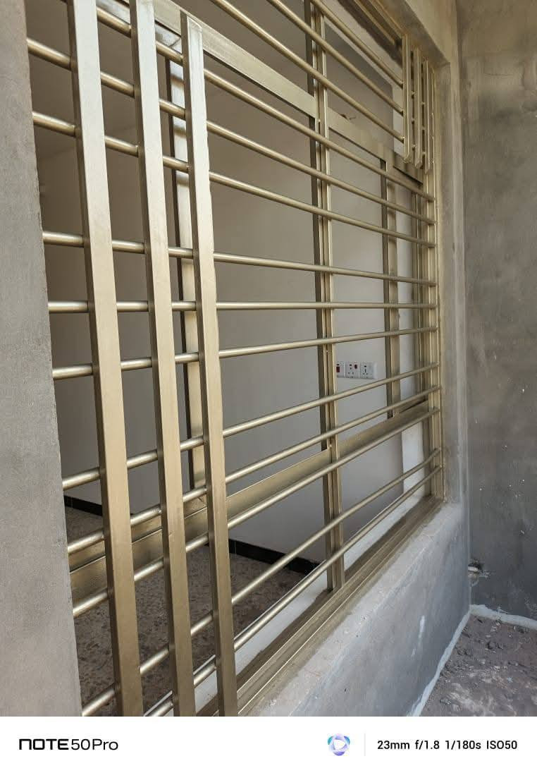 صباغ حديد للابواب والشبابيك باسعار مناسبه للاتصال ***********
