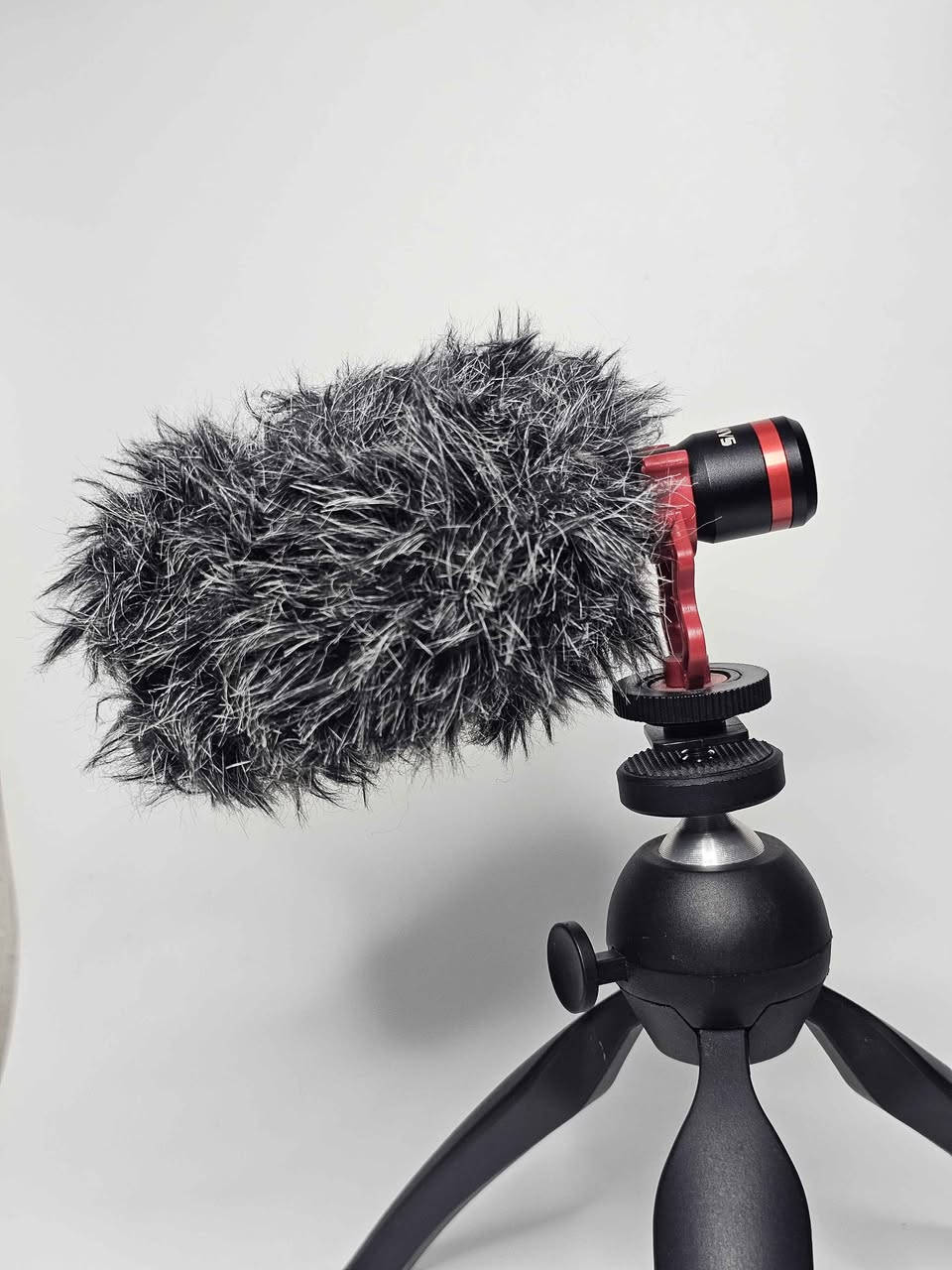 مايكروفون Microphone
SAMTIAN

SAMTIAN VIDEO MICROPHONE
للهاتف والكاميرا
بحالة نظيفة جدًا من شركة سامتيان
مع جميع الملحقات
متجر إكسبو Expo
لبيع الأجهزة والبالة الأوروبية
التوصيل للأماكن القريبة في الرصافة مجاناً
توصيل المحافظات والأماكن البعيدة 5000 آلاف
للتواصل:
***********
الصفحة الرسمية على الفيس بوك:
(متجر إكسبو Expo) بغداد, العراق
