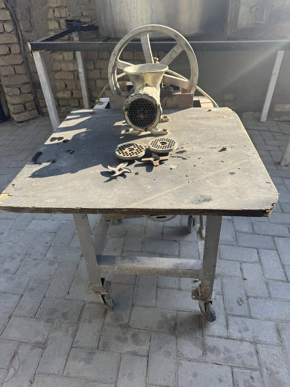 سلام عليكم مثرامه للبيع شغاله فول مكاني بغداد سعرها 200 وبيها مجال رقم ***********
