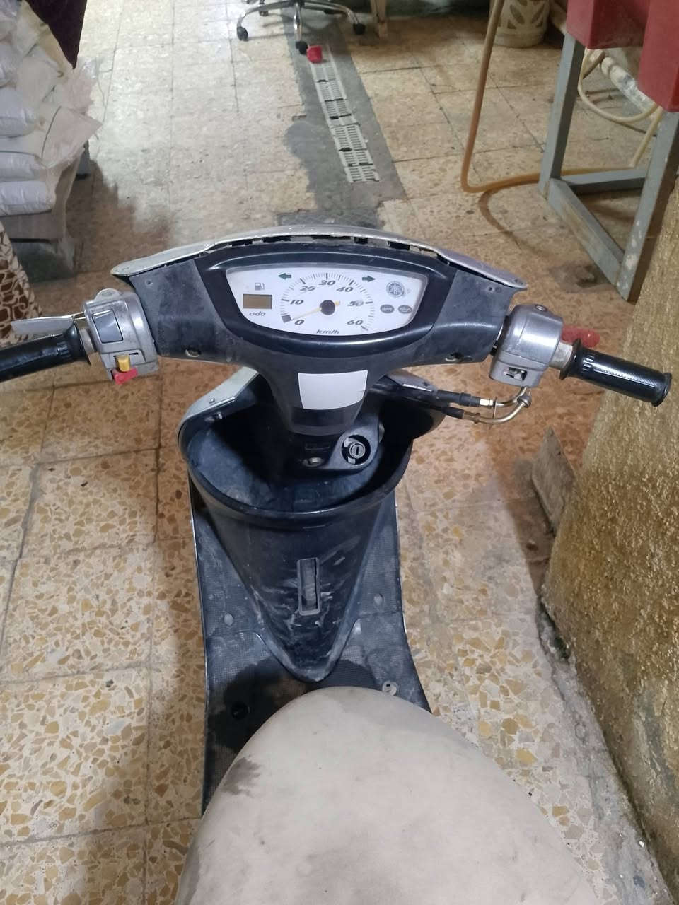 للبيع دراجه عصفورية السعر 100 بيها مجال العنوان بغداد الهاتف ***********
