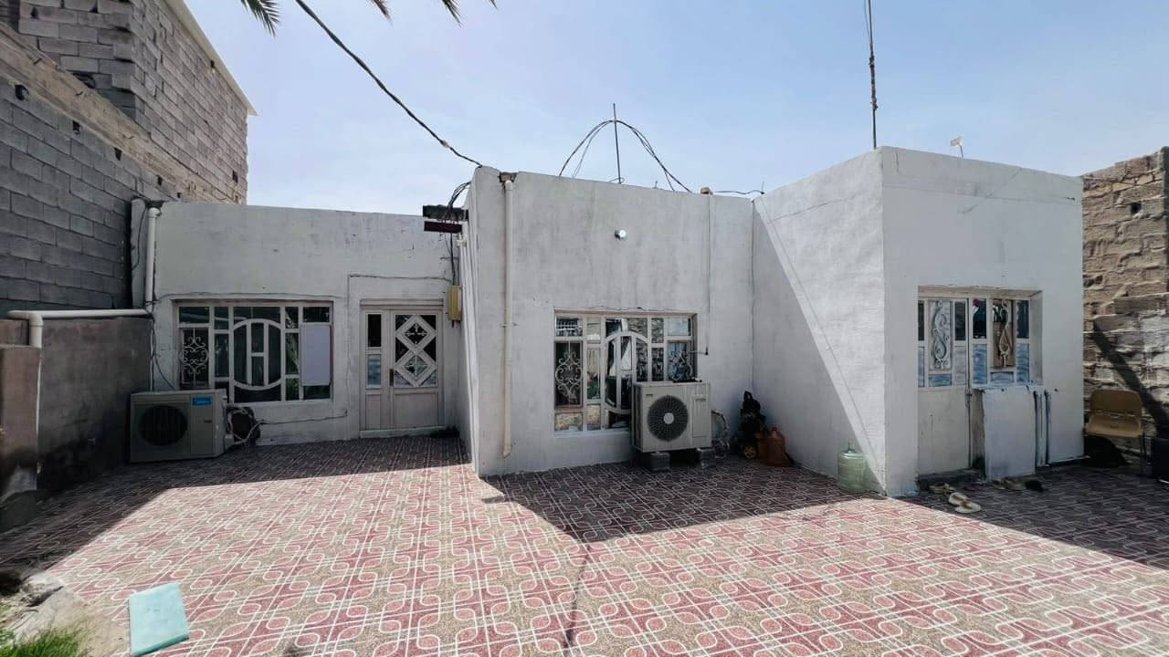 دار سكن طابو زراعي في حي الحرية ( الاولى ) 
بجانب سكلة ( سلام حميد ) 
مساحة 250 م 
بناء - ابلوك - اعكاده 
ماء - كهرباء 
مشمول بقرار ( 320 ) 
معاملة ( تطويب ) 
قريب على شارع زبيدية - شحيمية 

للاستفسار مراجعة مكتب ( غيدان ) للعقار  
واسط - الزبيدية - مقابيل حي ( الصناعي )  
***********  
*********** محمد سيد غازي
