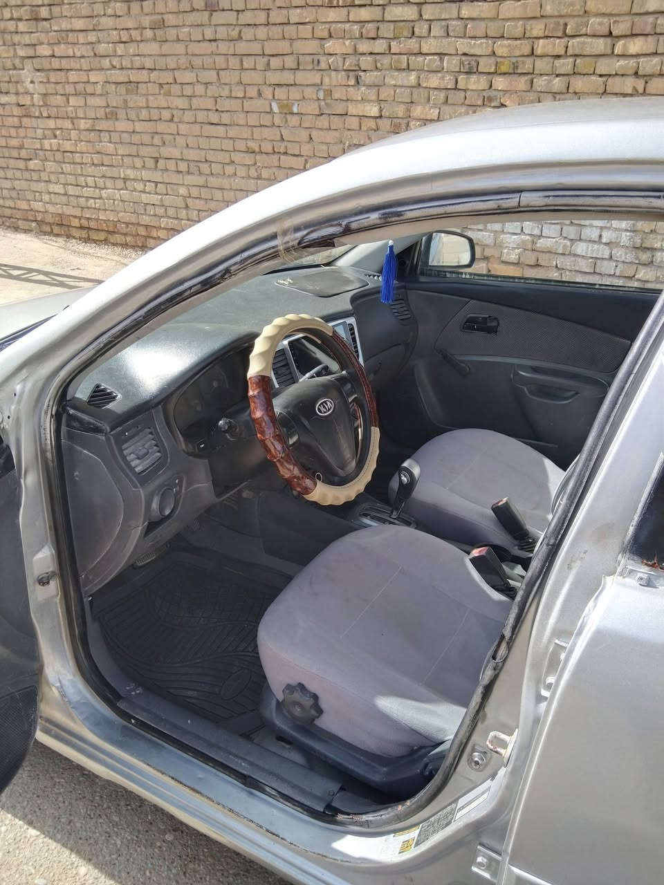 السلام عليكم كيه ريو للبيع مديل الفين وتسعه سنويه جديده لغايه تسعه وعشرين ورقم نكليزي سياره جاهزه كير ومحرك غير من الله تواير جدد حداديه جديده مركز الناصريه السعر(58) وبيها مجال ***********0 
(سياره متجيه صفح)
