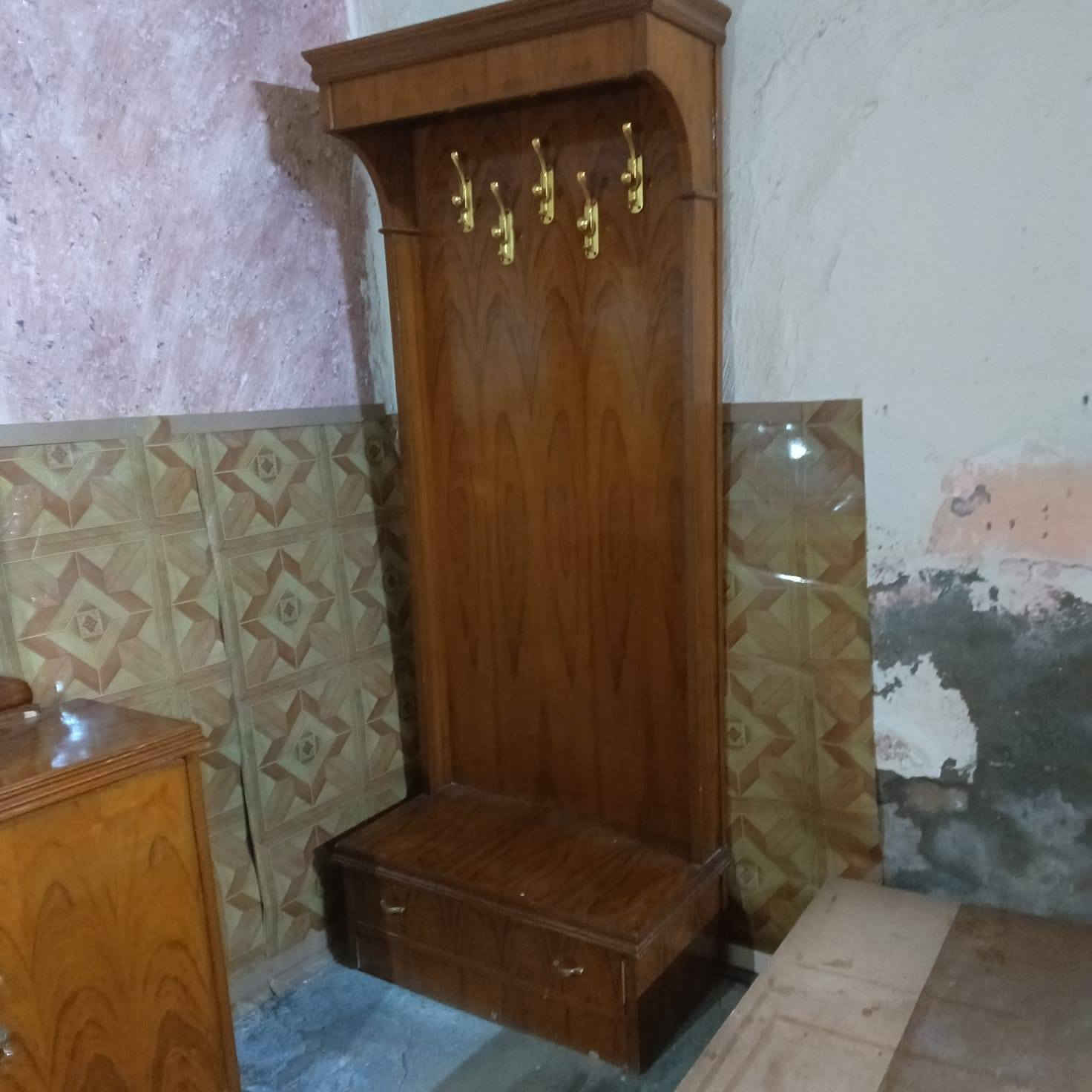 غرفه للبيع ٥٥٠وبيها مجال للتواصل على هذا الرقم***********
