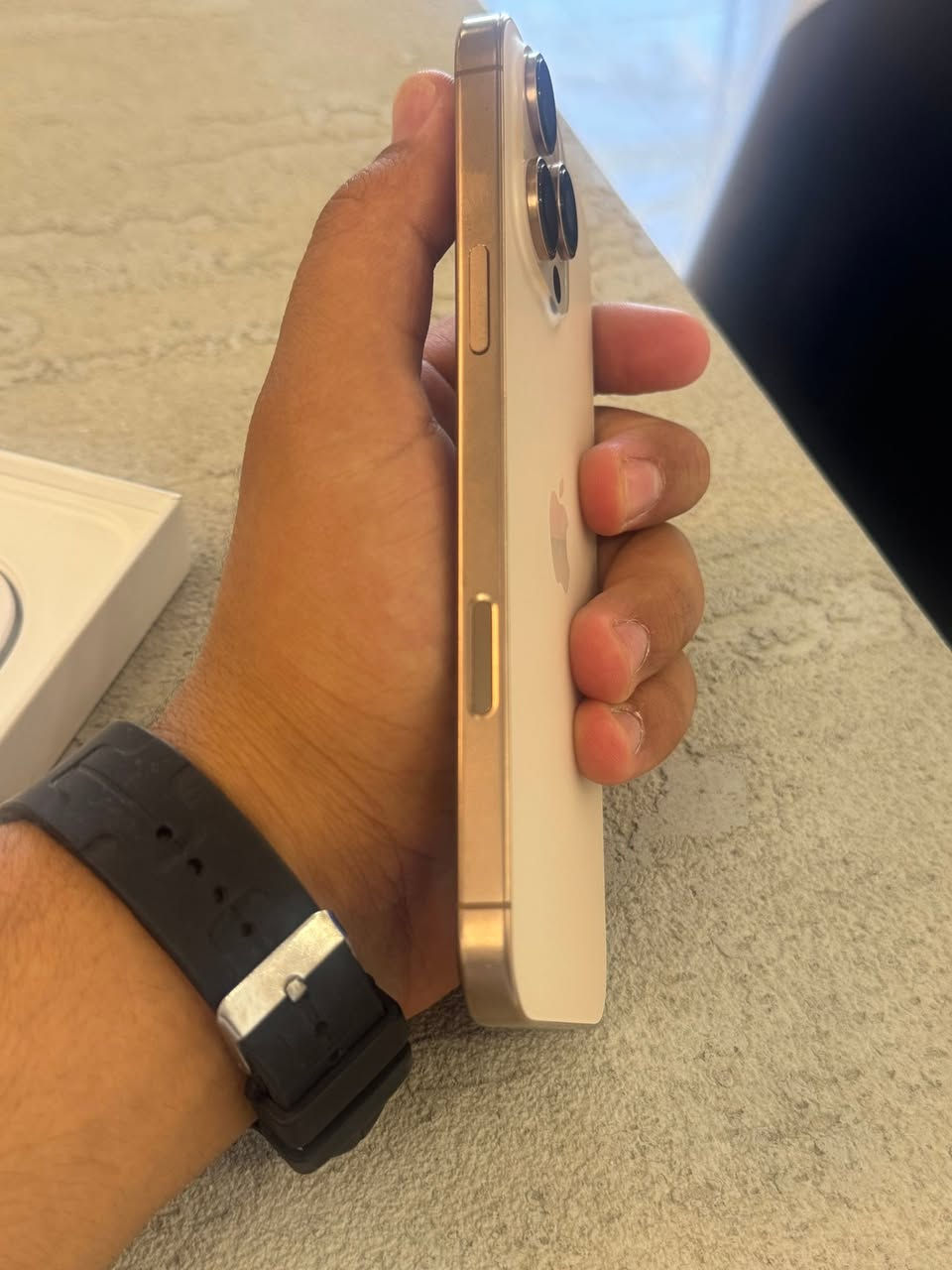 iphone  16 pro max  الجهازه بعده بل ضمان مال ماستر 4اشهر

ذاكره 256 
•بطاريه 97 

•جهاز بحالة الوكالة جديد يلمع مستخدم قليل
 
•جهاز ليره نضافه100%100

•ويا كاروتونه الاصليه وبي ضمان ماستر

•مداخل صيانه وبحالة الوكالة بعده

السعر 1,500,000
مليون ونص

العنوان 📍بغداد 

التواصل 📞 ***********
