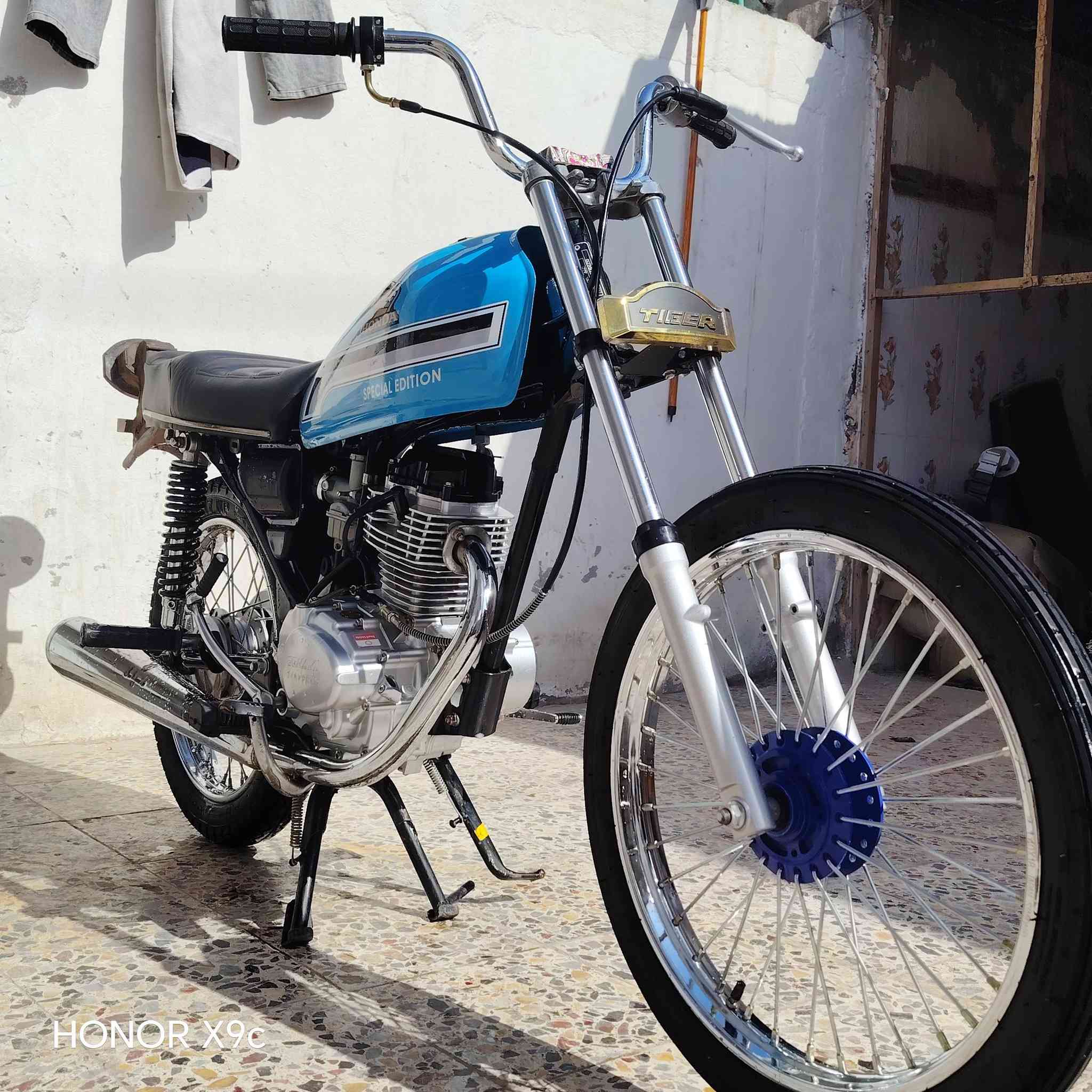 سلام عليكم موديل 25 شاص سكانر تعميره 26 مكينه سجنامه فيلسه ما فلسه السعر 800 وبيها مجال مكان واسط نعمانيه***********
