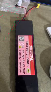 بطاريه ليثيوم تستعمل لدراجه شحن او سكوتر السعر 30 مع التوصيل     07722...