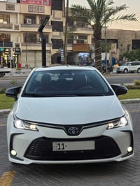 كورلا هايبرد 2024 فول مواصفات فتحة كشنات جلد احمر بصمة عدد 2 السيارة ج...